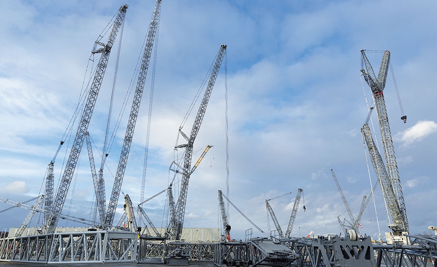 W zakładzie firmy Liebherr w Ehingen są opracowywane, konstruowane i malowane żurawie teleskopowe z masztem kratownicowym.